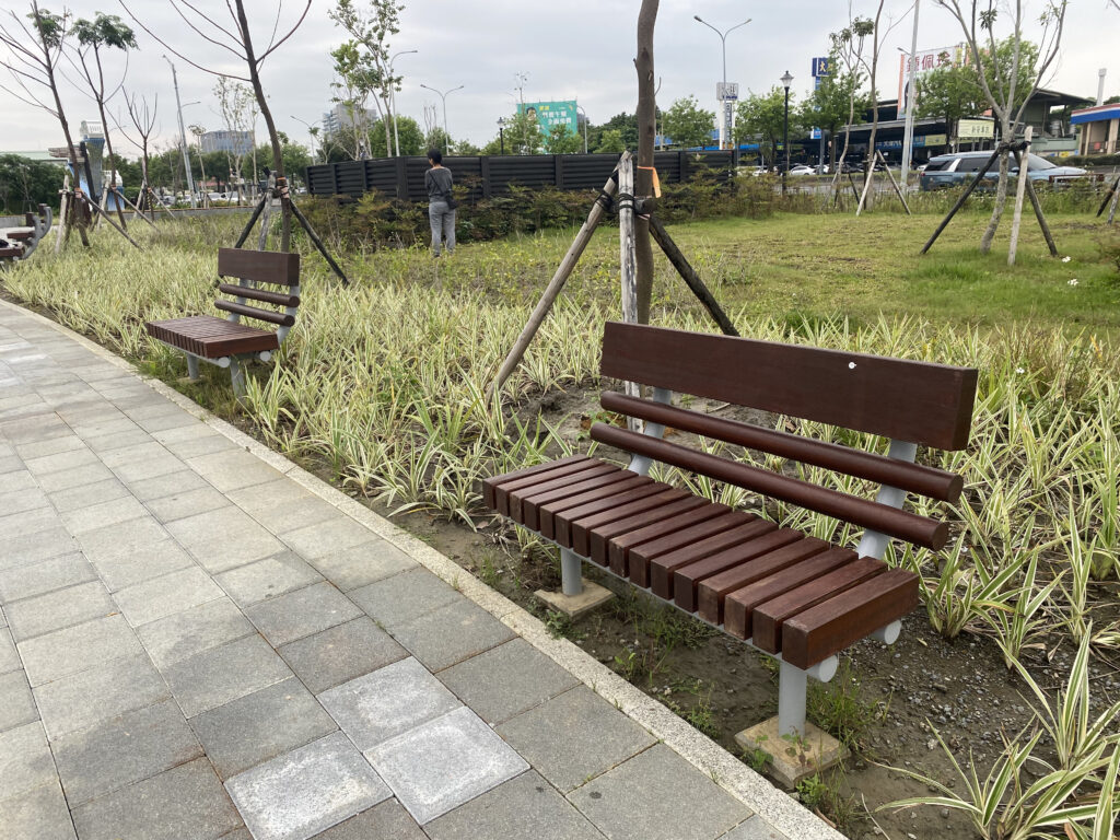 福星公園　椅子