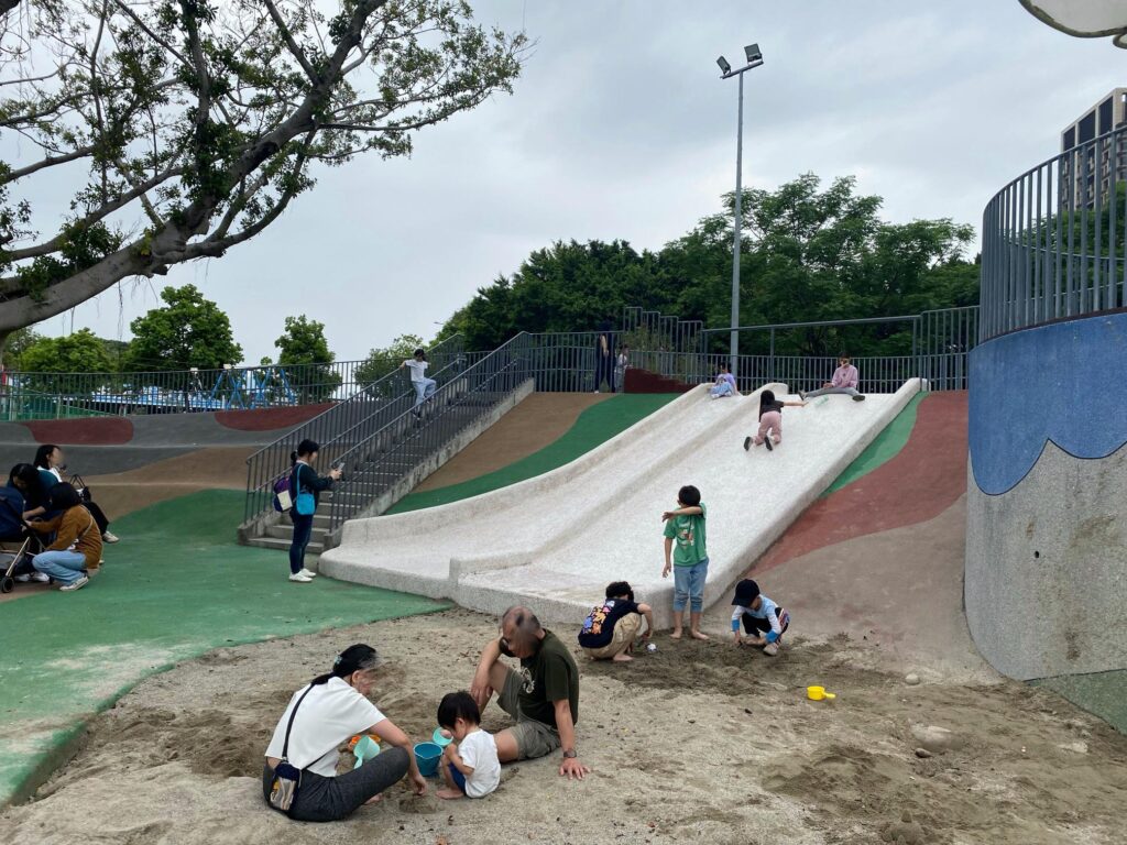 福星公園　溜滑梯